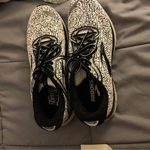 Brooks sneakers women’s size 11
